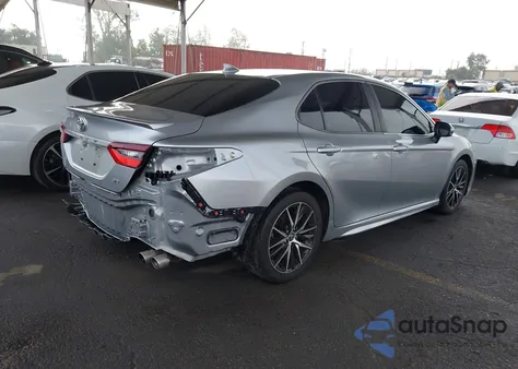 2021 Toyota Camry Se z USA, uszkodzony, nr VIN 4T1G11AK6MU608827